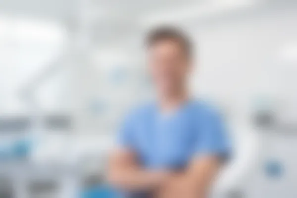 广州雅健口腔门诊拔牙费用现仅需600元起，原价800元起，助您轻松体验高品质口腔护理！
